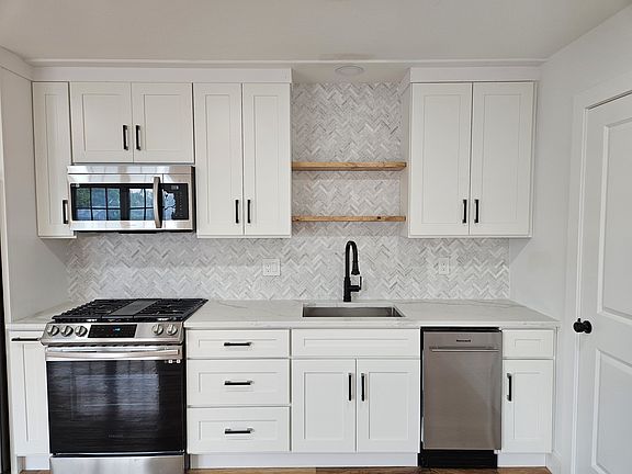 4th image of 90 Shrewsbury Ave #2A