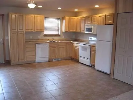 96 10th Street — Photo 2
