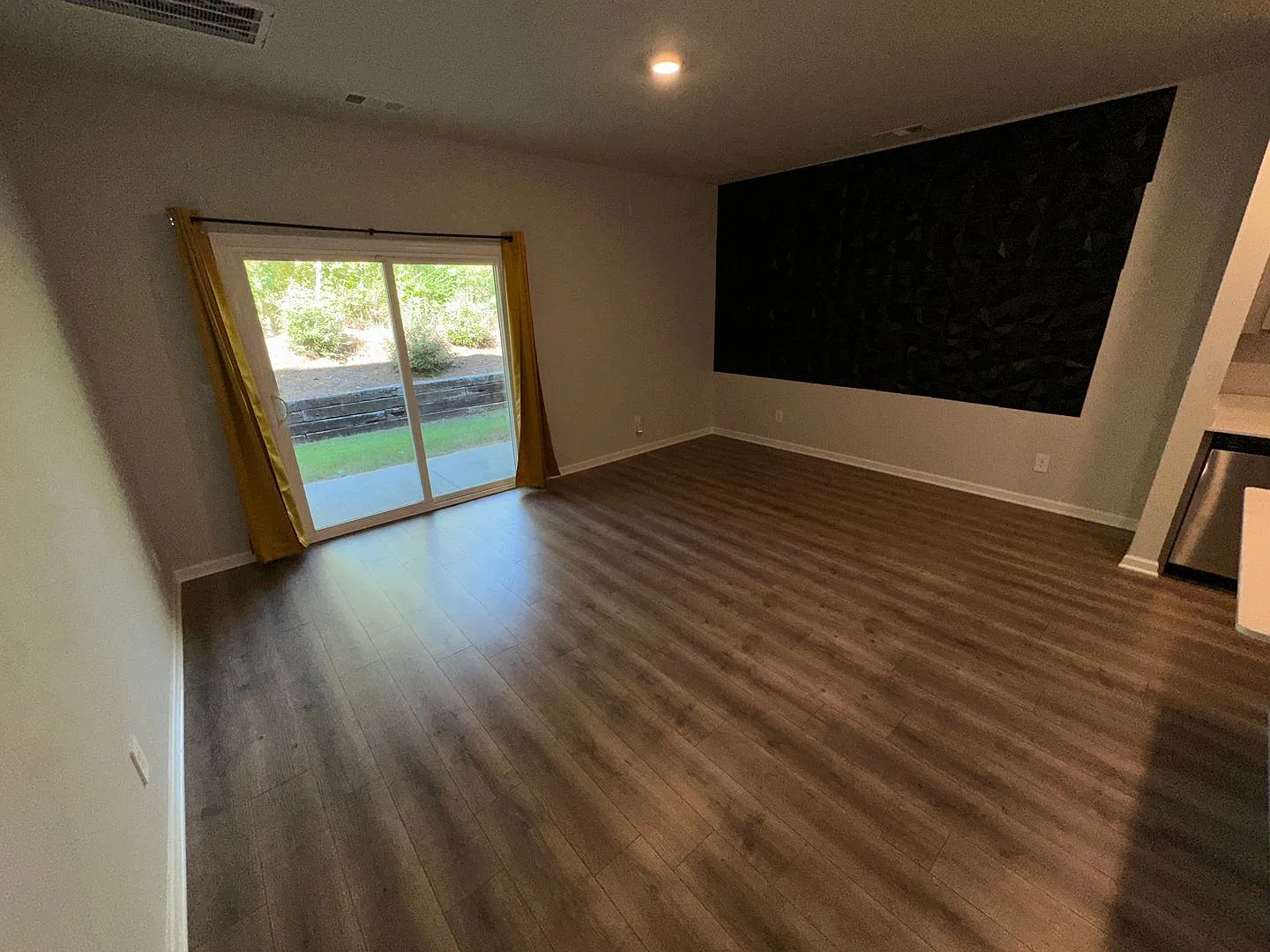 For Lease- Townhome Nestled On A Quiet Dead-End Road, Perfect For Those Seeking Privacy And Peace... — Photo 3