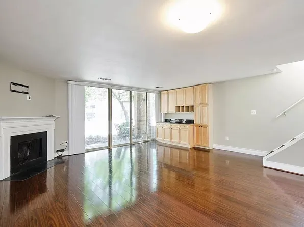 702 15th St S #A, Arlington, VA 22202