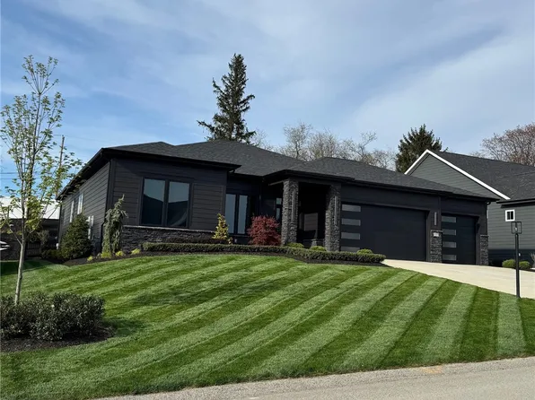 1007 Honey Locust Dr, Jeannette, PA 15644