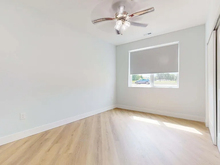 2414 N Neil St — Photo 9