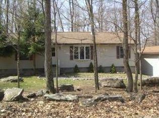 7 Upper Playground Trl, Hawley, PA 18428