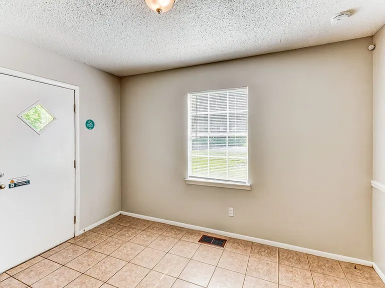 5114 Meadows Dr — Photo 11