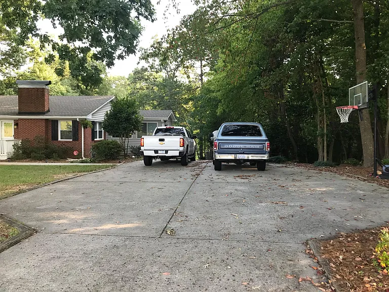 very large driveway can fit 8 vehicles easily