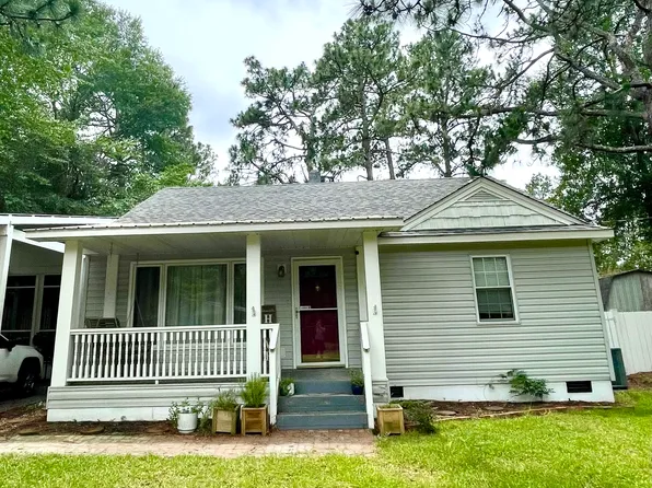 420 W Maine Ave, Southern Pines, NC 28387