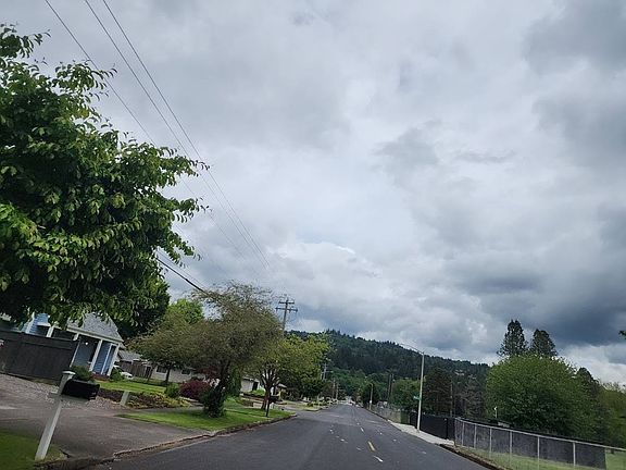 4th image of 2625 42nd Ave