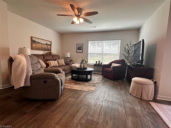 3rd image of 146 Preston Oaks Dr