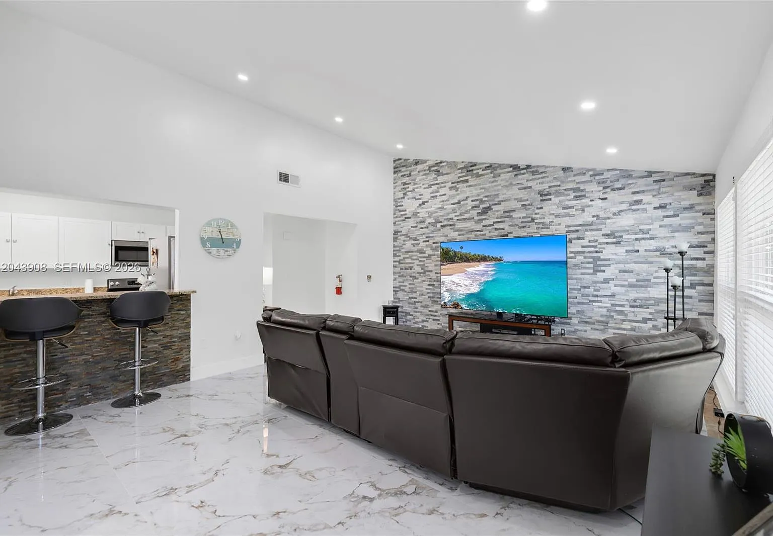 3 bed, 2.0 bath, $4,000 — Photo 4