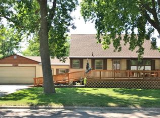 327 N 16th Pl, Estherville, IA 51334