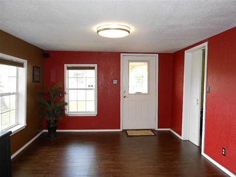 2nd image of 900 N Park Dr