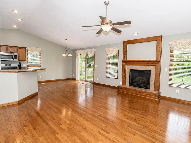 51225 Brandychase W — Photo 2