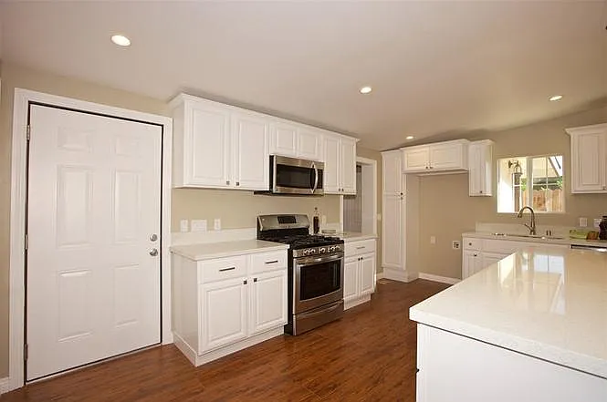 4 bed, 1691 sqft, $4,295 — Photo 2