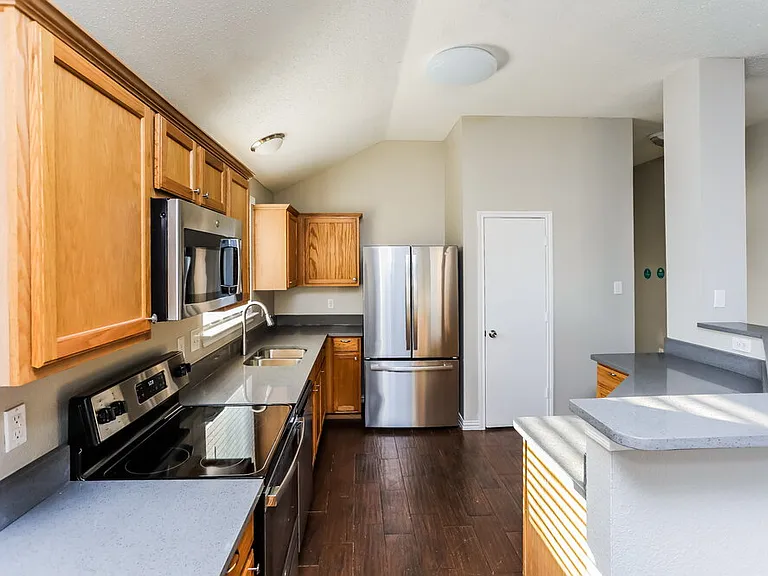 312 Singleton Dr — Photo 8
