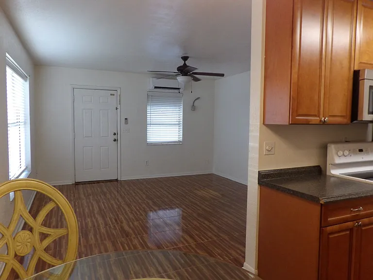 2337 Greenwood St — Photo 11