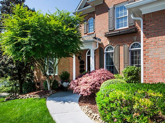 2nd image of 931 Blackstone Dr