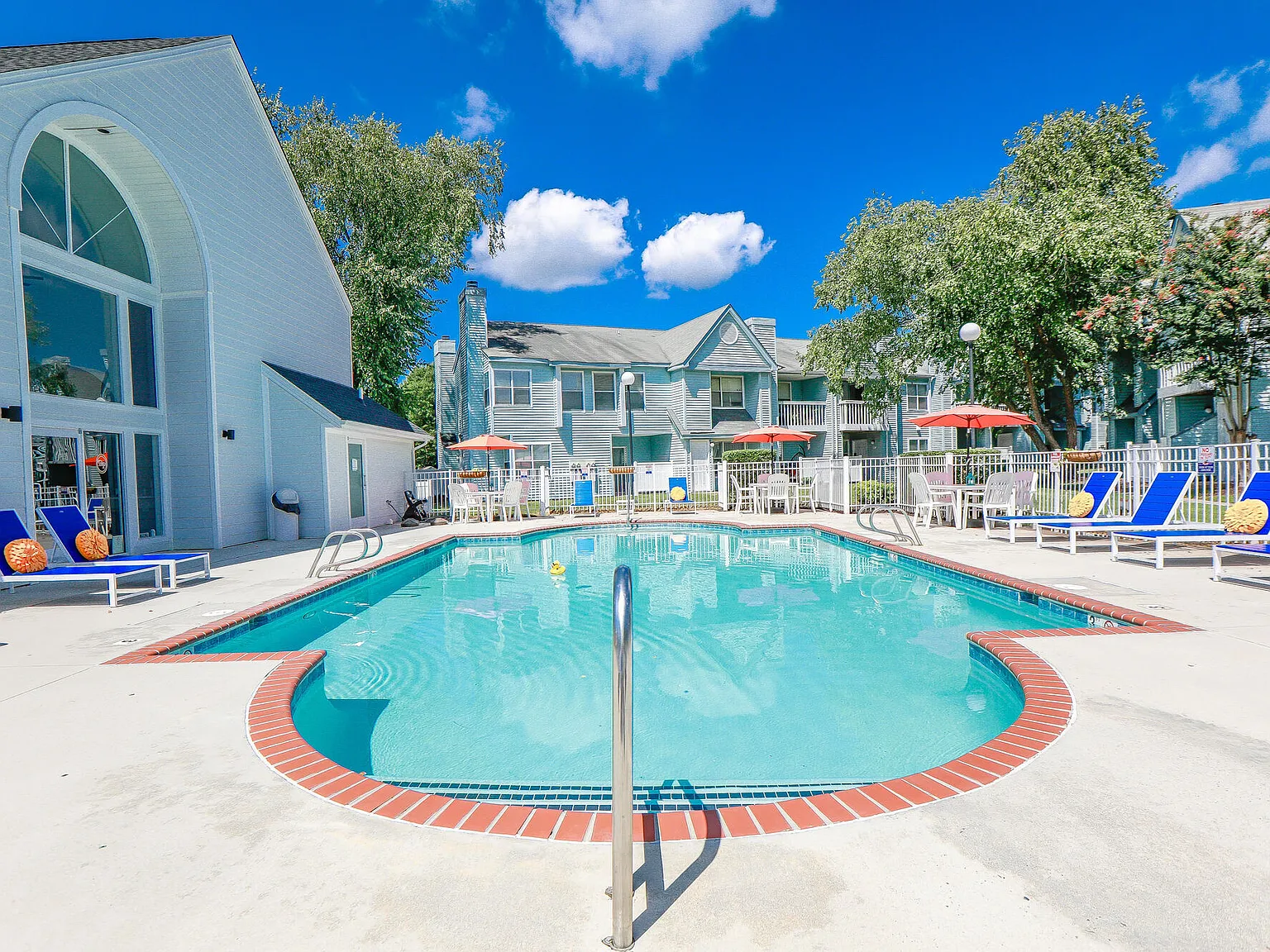 Royal Pointe — Photo 2