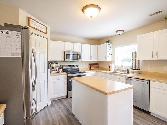 5th image of 109 Liberty Torch Ct