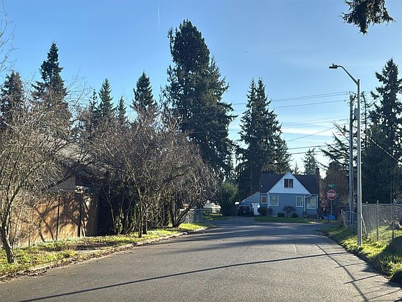 3rd image of 1631 SE 146th Pl