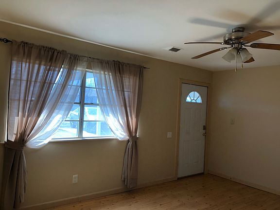 3rd image of 405 E Ida Ave