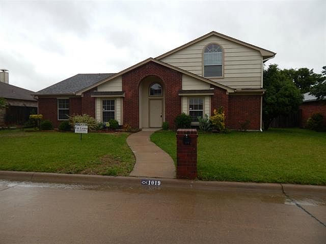 1st image of 1019 Flower Dr