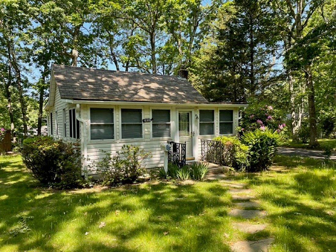 10305 Soundview Ave, Southold, NY 11971 Zillow