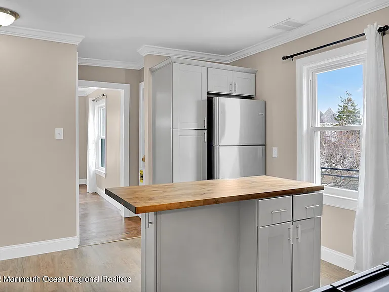 907 Bond St #2 — Photo 3