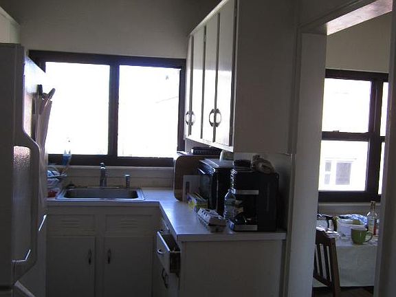 4th image of 112 Longwood Ave APT 05