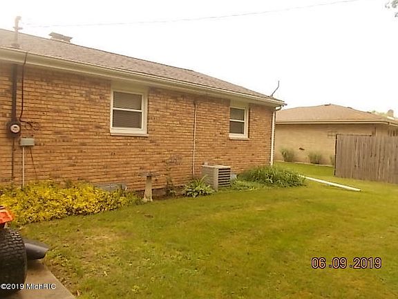 4th image of 2137 Ogden Ave