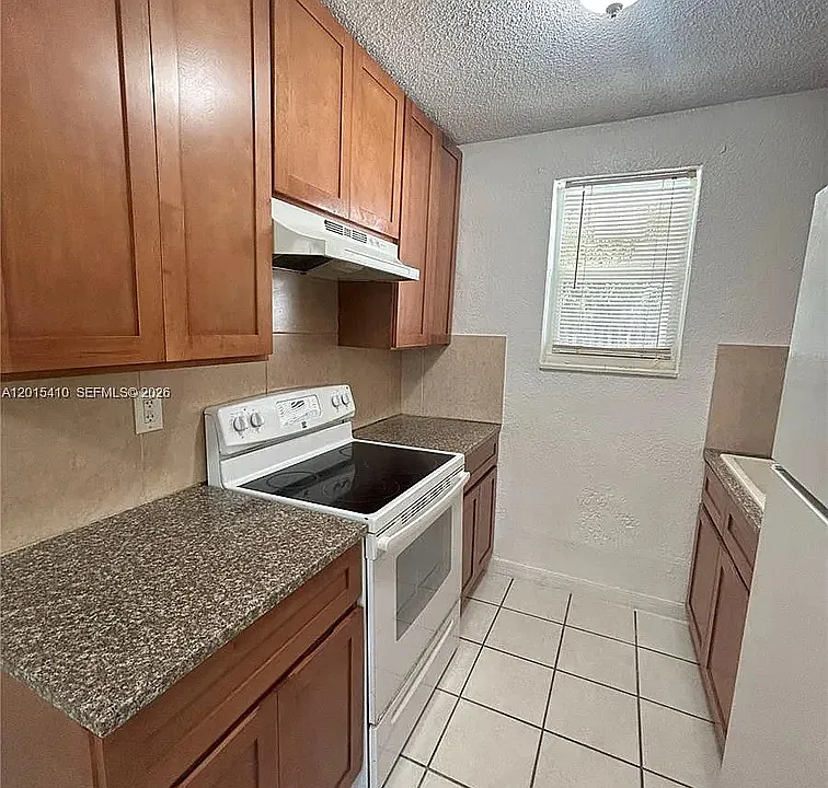 5814 NE 4th Ct #3