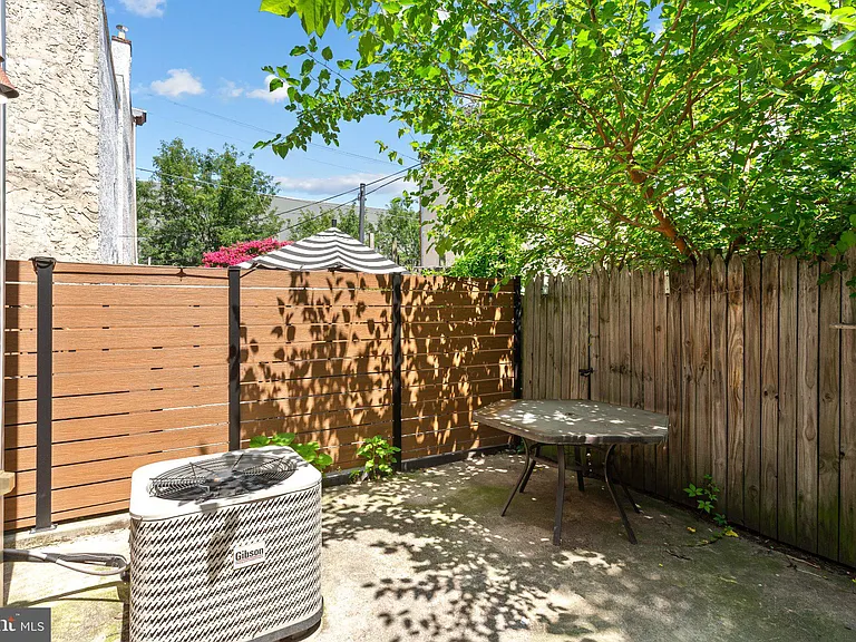 2209 E Huntingdon St — Photo 5