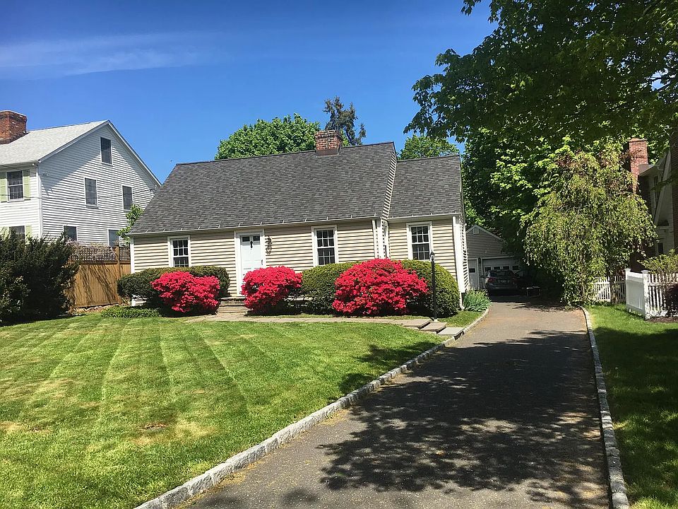 1st image of 25 Maple Ave S