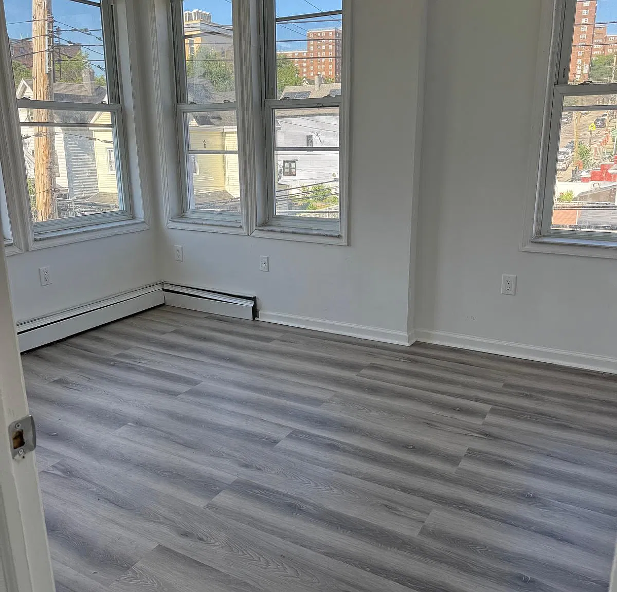 6 bed, $4,500 — Photo 2