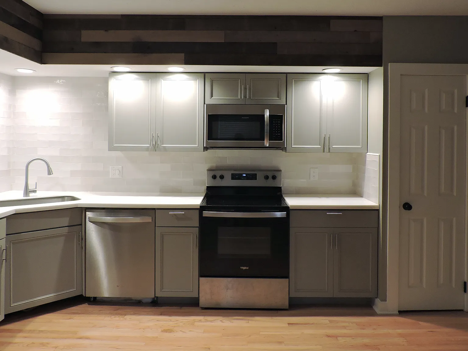 2 bed, 1.5 bath, 1100 sqft, $1,650 — Photo 2