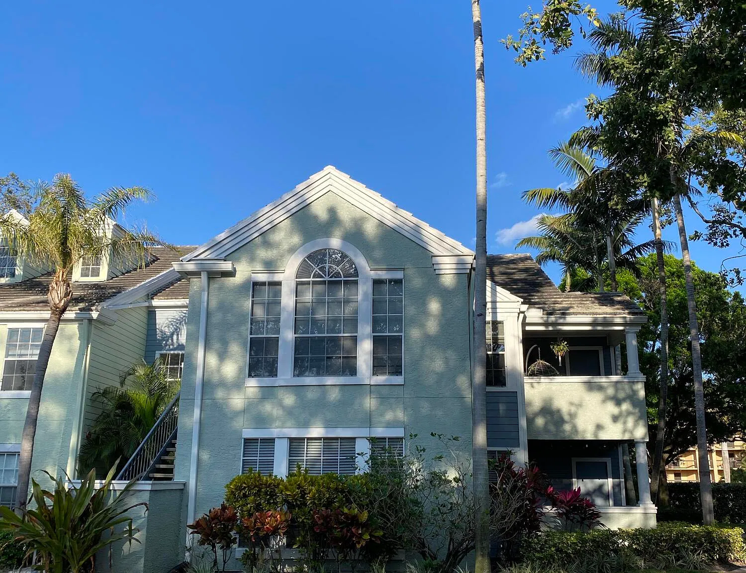 2 bed, 2.0 bath, 948 sqft, $2,450 — Photo 1