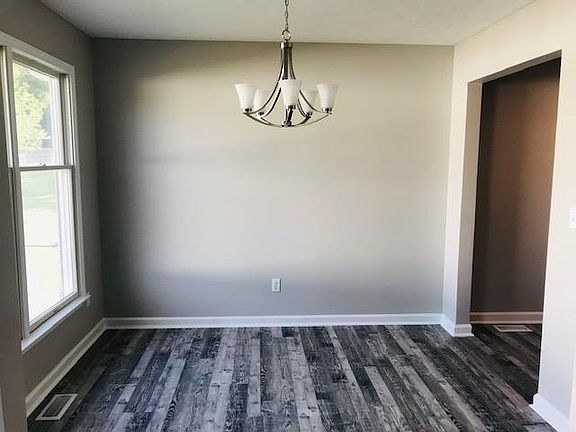 2nd image of 635 Sherwood Pl