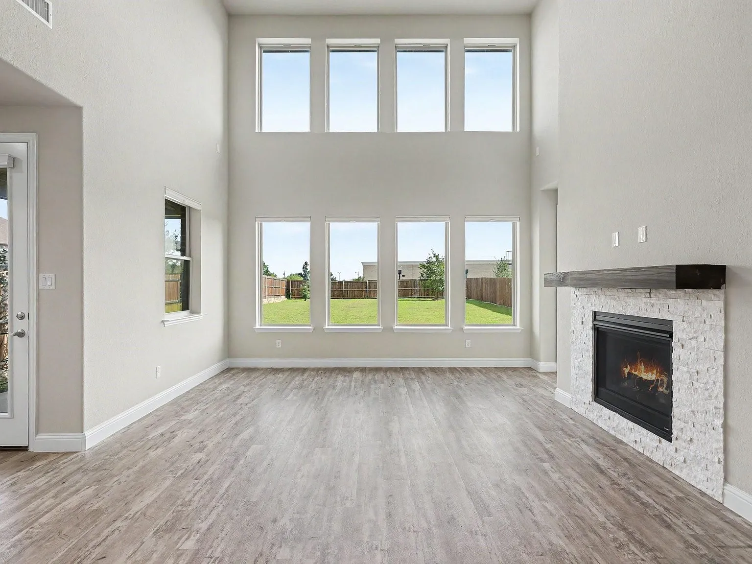 5 bed, 3496 sqft, $3,250 — Photo 3