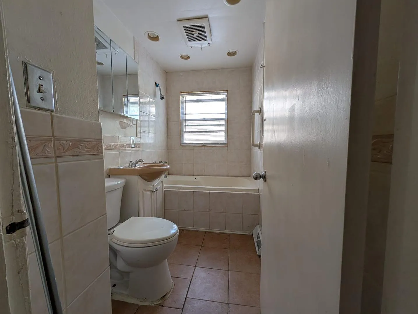 8001 W Villard Ave - 8001 W Villard Ave (Lower) — Photo 2