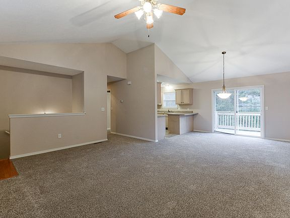 4th image of 446 Woodland Dr