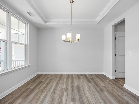 3rd image of 437 Reinsman Ct