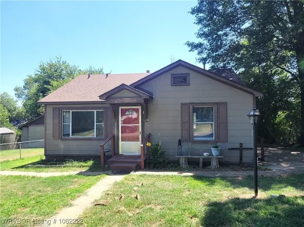 1100 Dechard St, Van Buren, AR 72956