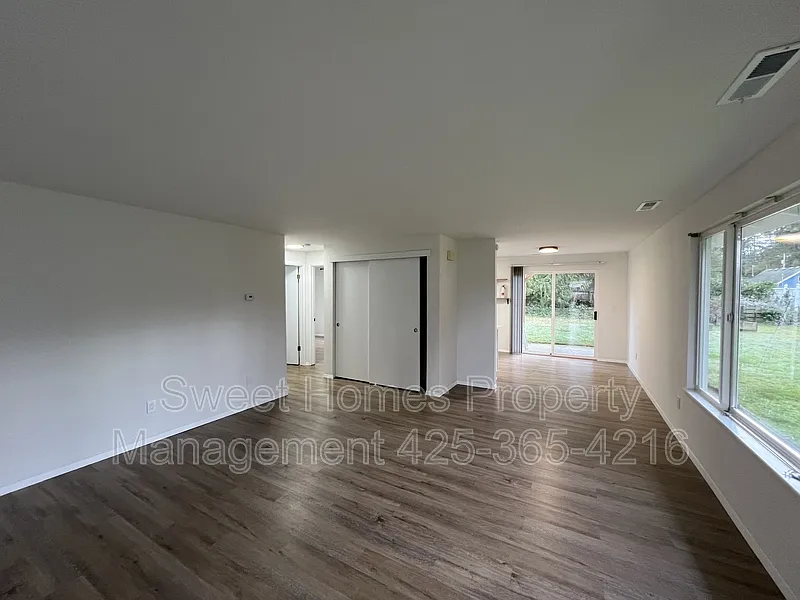 2 bed, 1.0 bath, 875 sqft, $1,900 — Photo 2