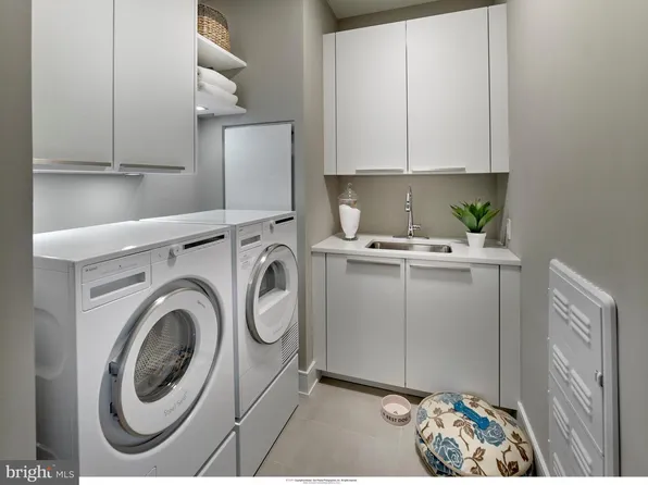 301 S Broad #1904, Philadelphia, PA 19107