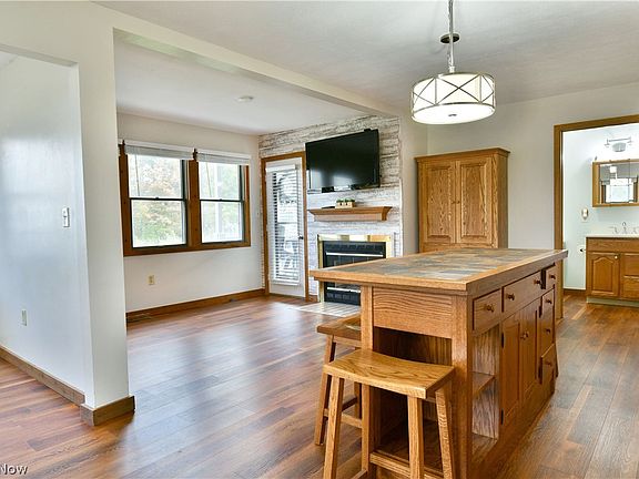 3rd image of 5237 Lake Rd W APT 611