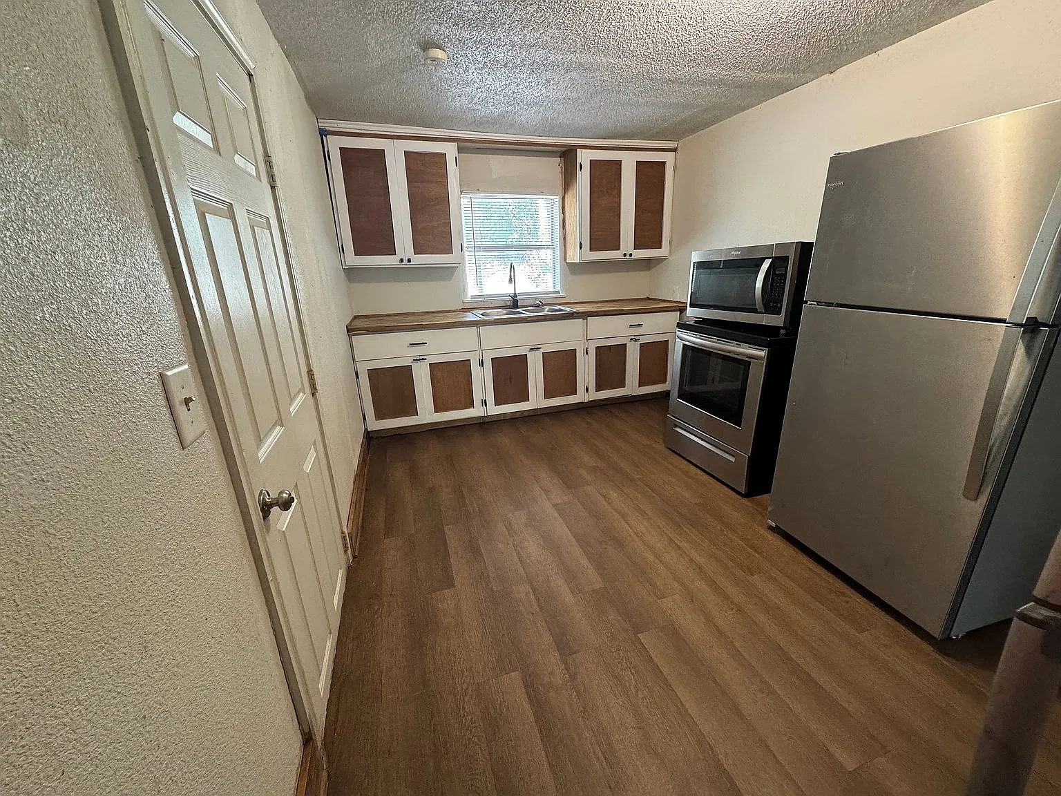 3 bed, 1104 sqft, $1,390 — Photo 1