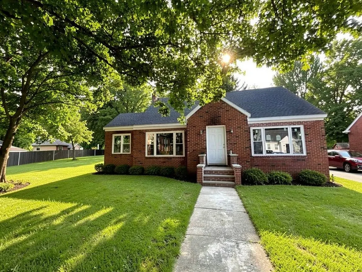 5 bed, 2210 sqft, $2,850 — Photo 1