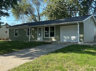 208 Tremont Dr, Godfrey, IL 62035