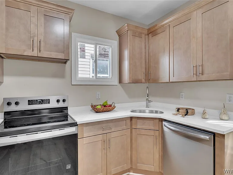 1097 Tonawanda St — Photo 17