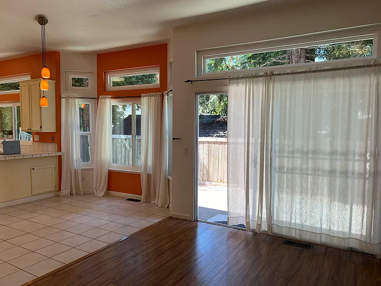 1109 Sikes Ct — Photo 24