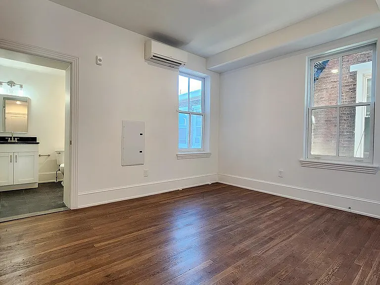 228 E Hanover St #4 — Photo 5